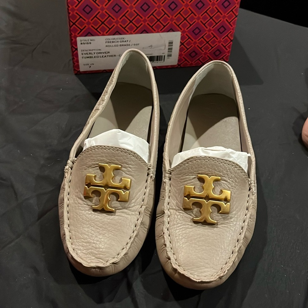 Tory Burch Everly Driver French Gray